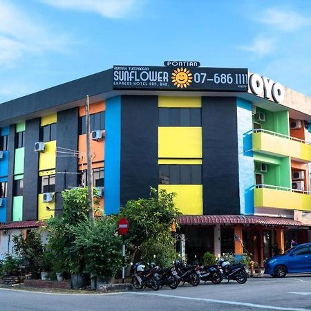 Sunflower Express Hotel ポンティアン・ケシル エクステリア 写真