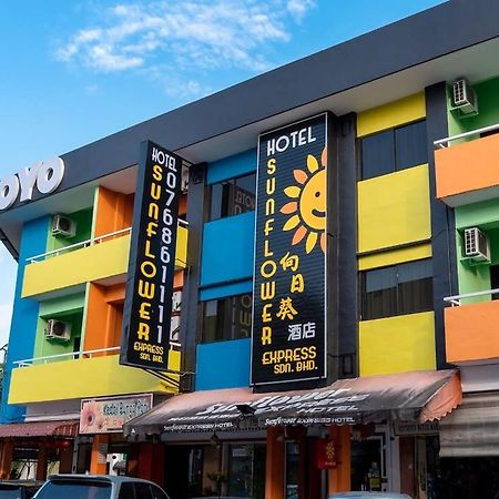 Sunflower Express Hotel ポンティアン・ケシル エクステリア 写真