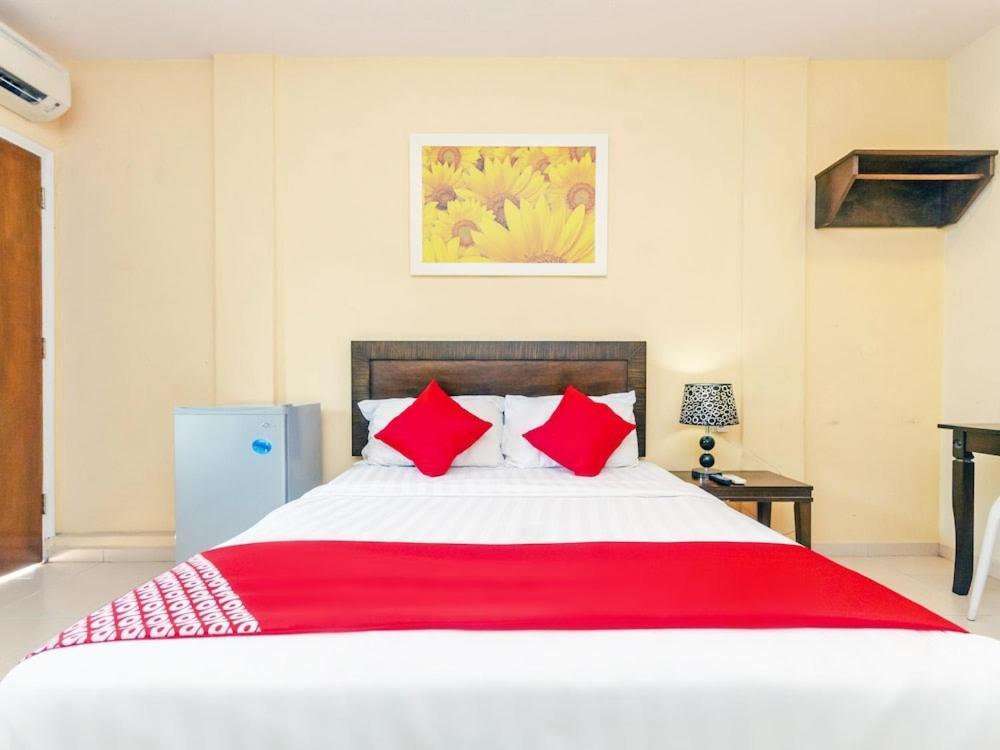 Sunflower Express Hotel ポンティアン・ケシル エクステリア 写真