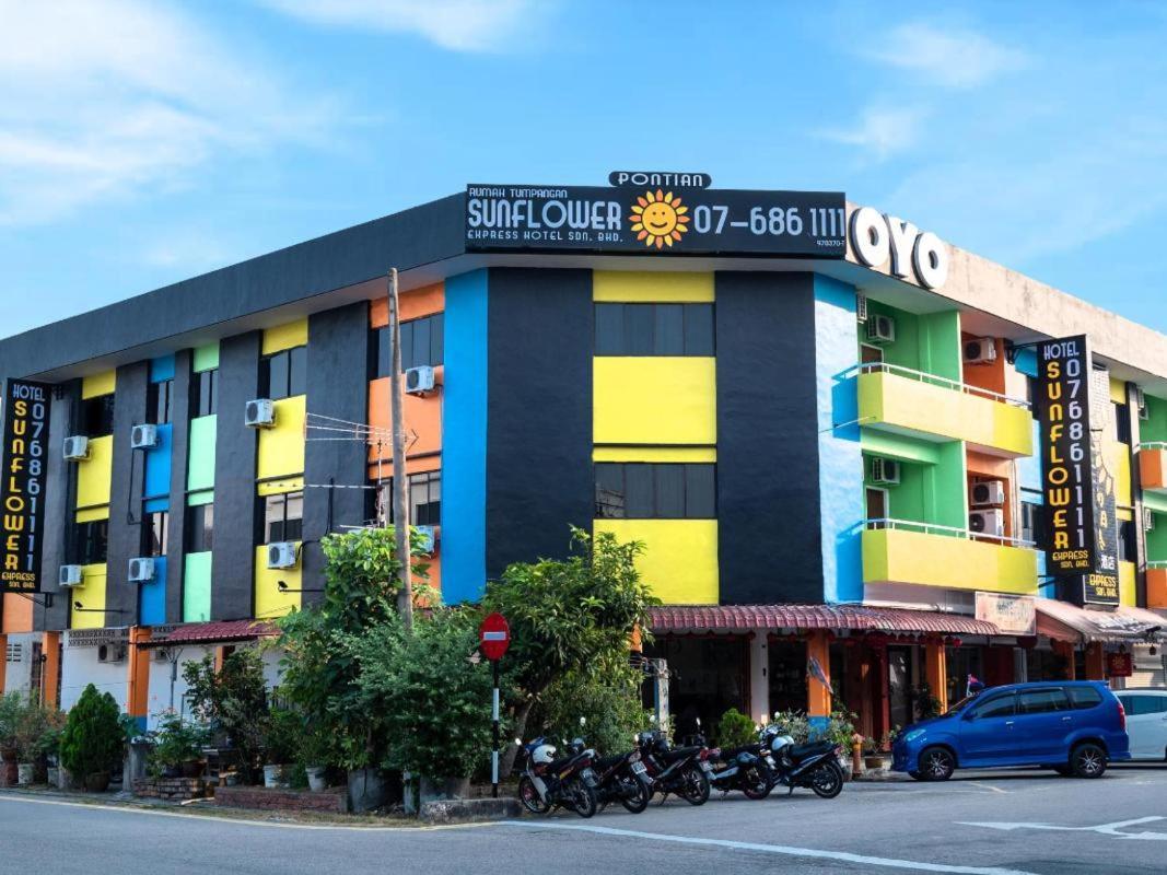Sunflower Express Hotel ポンティアン・ケシル エクステリア 写真