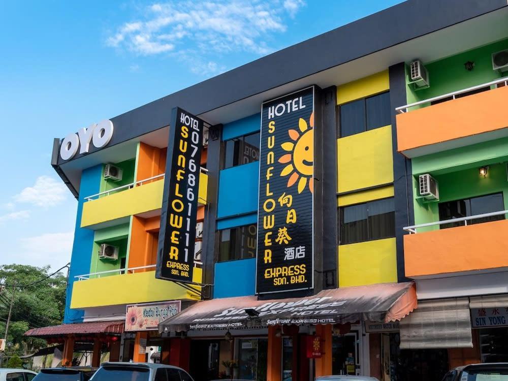 Sunflower Express Hotel ポンティアン・ケシル エクステリア 写真