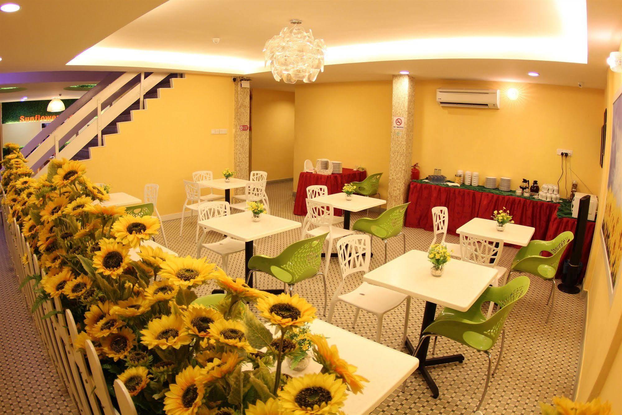 Sunflower Express Hotel ポンティアン・ケシル エクステリア 写真