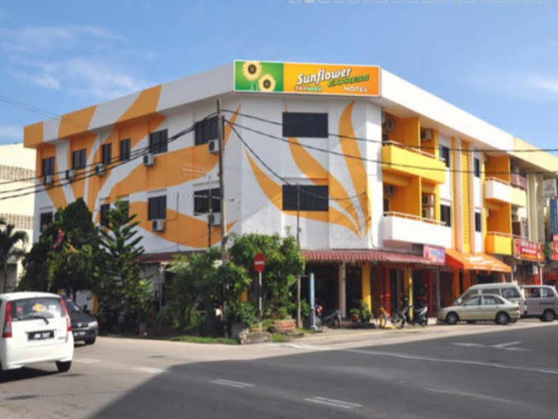 Sunflower Express Hotel ポンティアン・ケシル エクステリア 写真