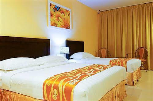 Sunflower Express Hotel ポンティアン・ケシル エクステリア 写真